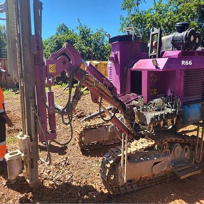 Perforatrice cingolata con coppia di rotazione elevata, attrezzatura per perforazione di pozzi, perforatrice per roccia dura con martello fondo foro (DTH)